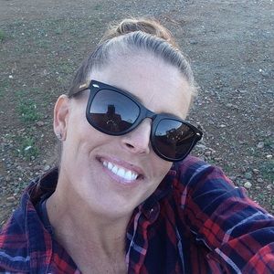 Meet your Posher, Caitlin